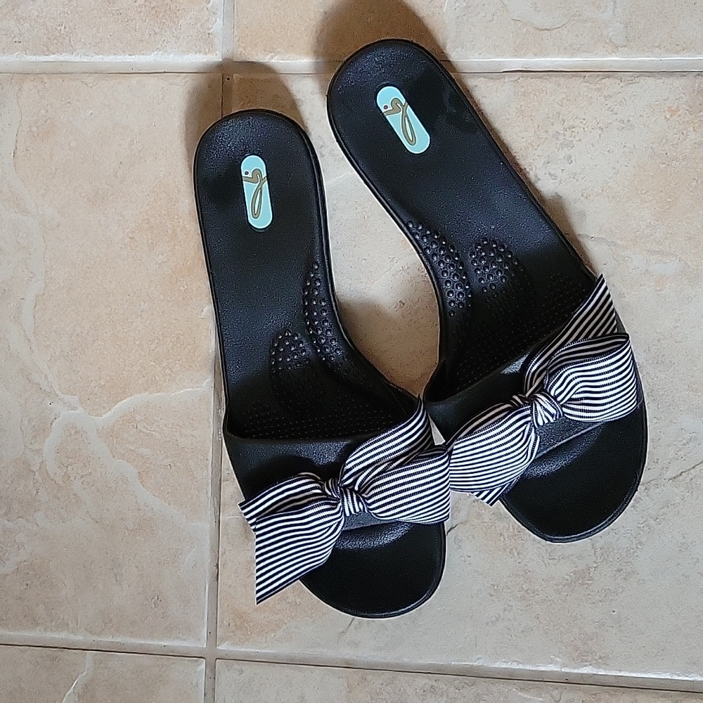 OKA B slip on bow, black sandals size M/L